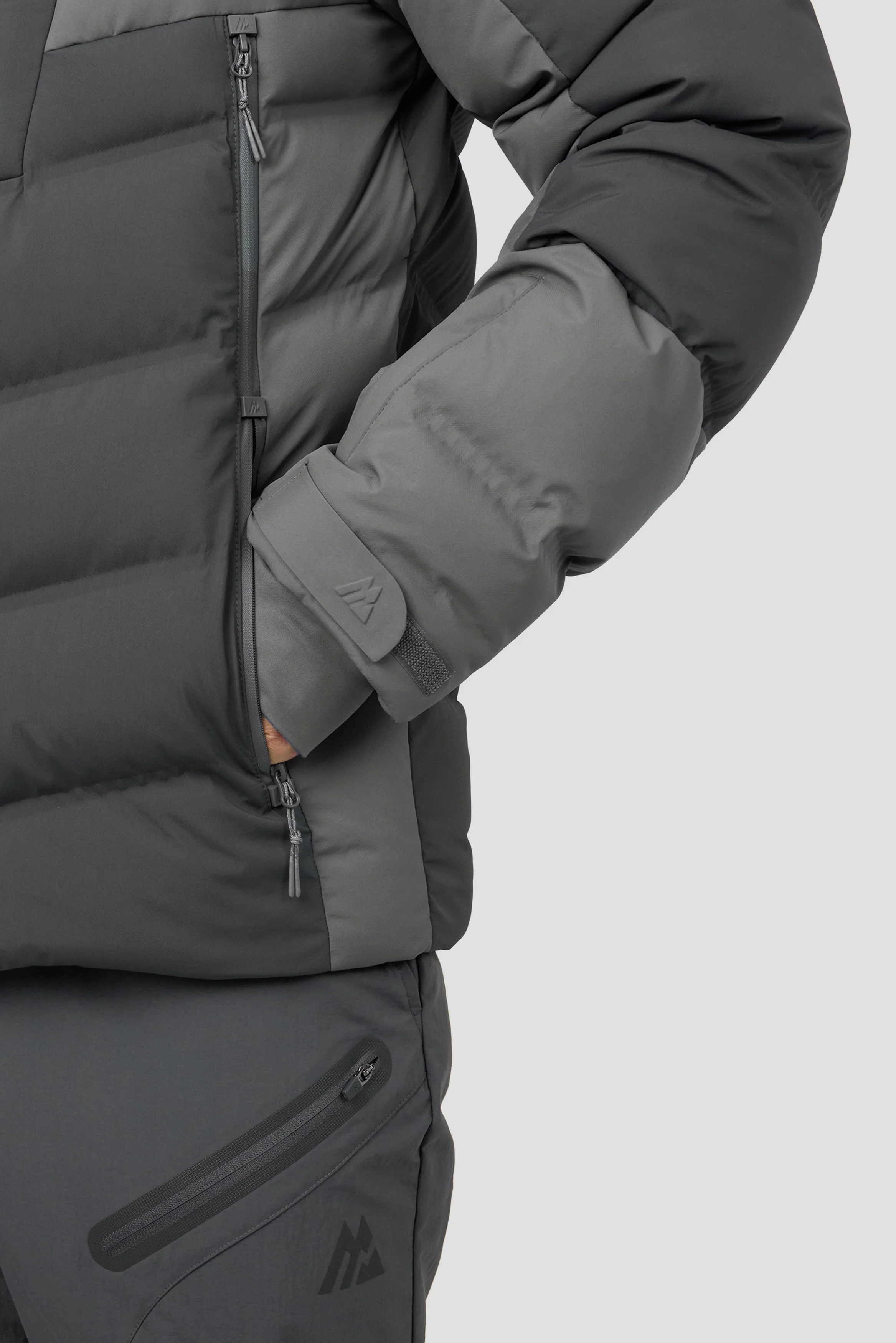 Arcs 2.0 Down Jacket - Asphalt/Cement Grey - Image 4