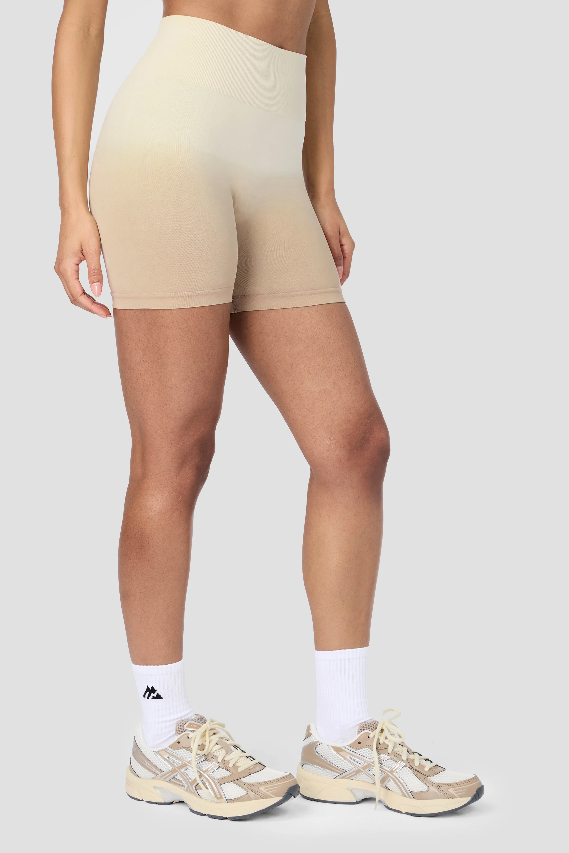 Arise Seamless Short - Maple Wood/Vanilla Foam - Image 2