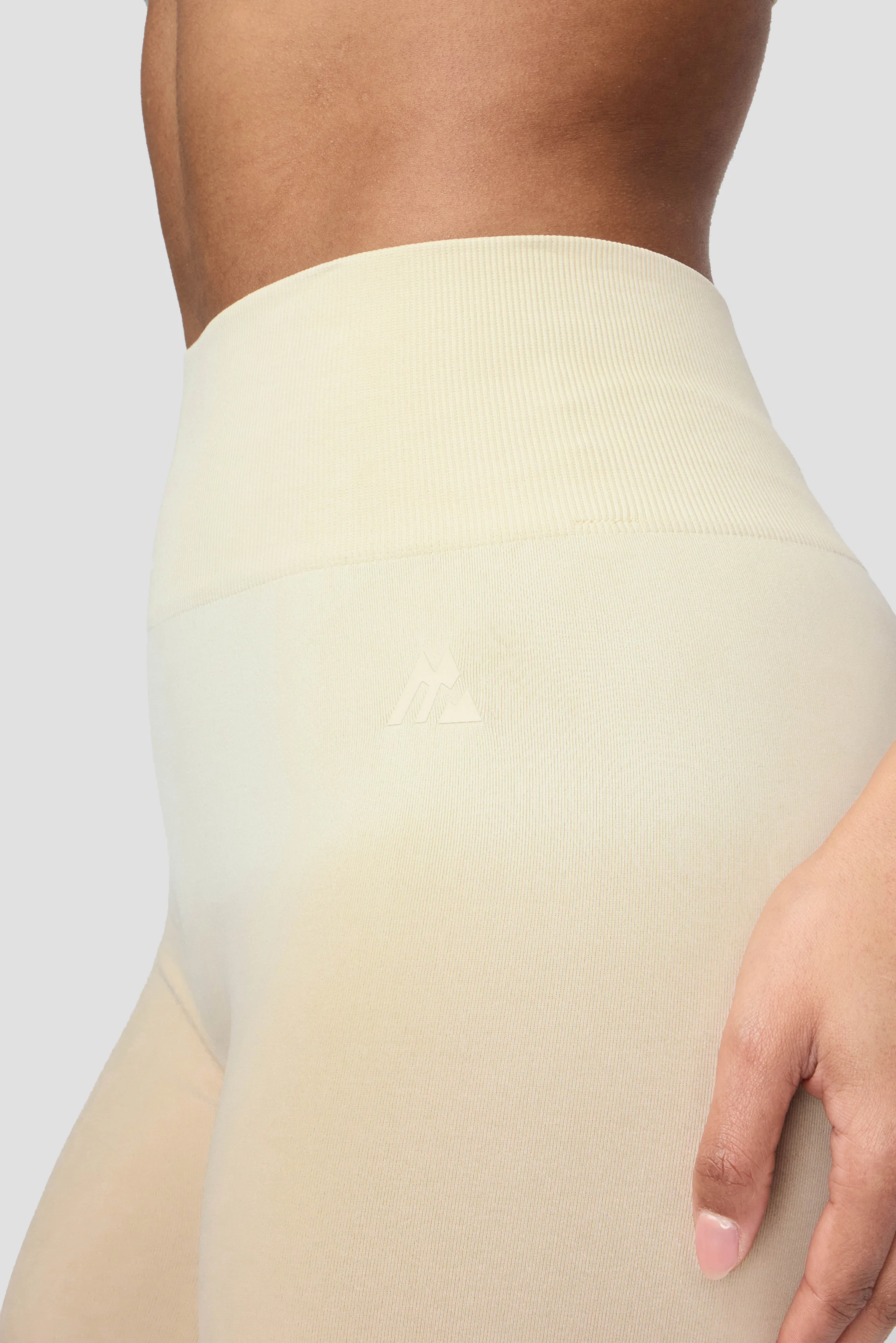 Arise Seamless Short - Maple Wood/Vanilla Foam - Image 5