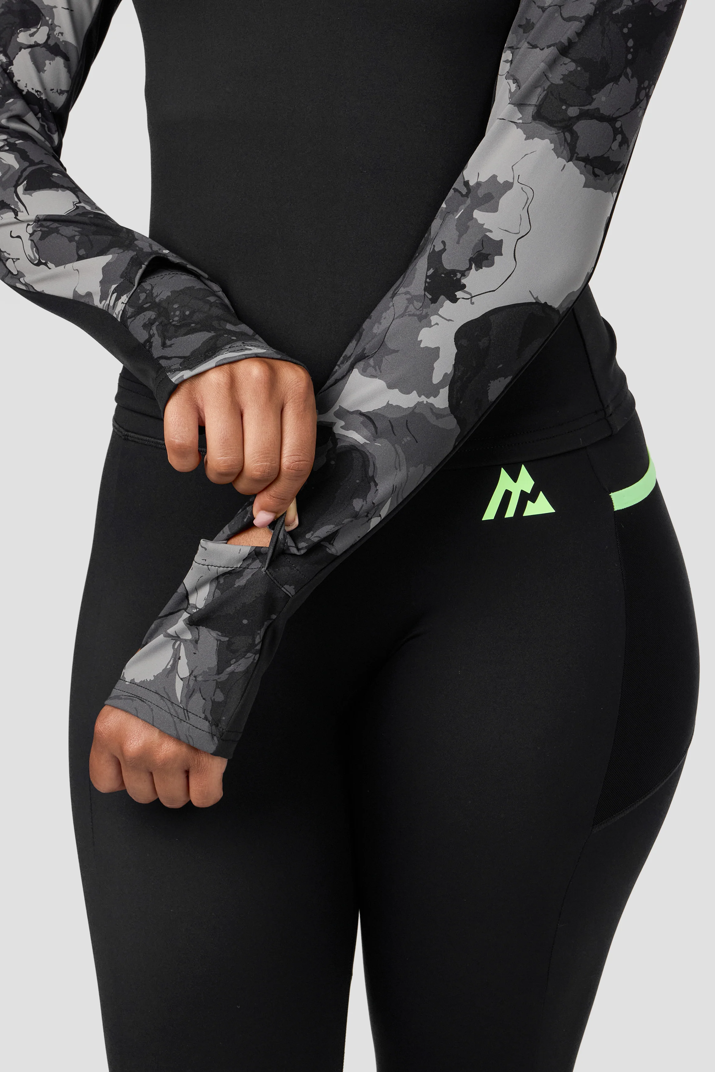 Fusion Print 1/4 Zip - Black/Winter Sky - Image 5