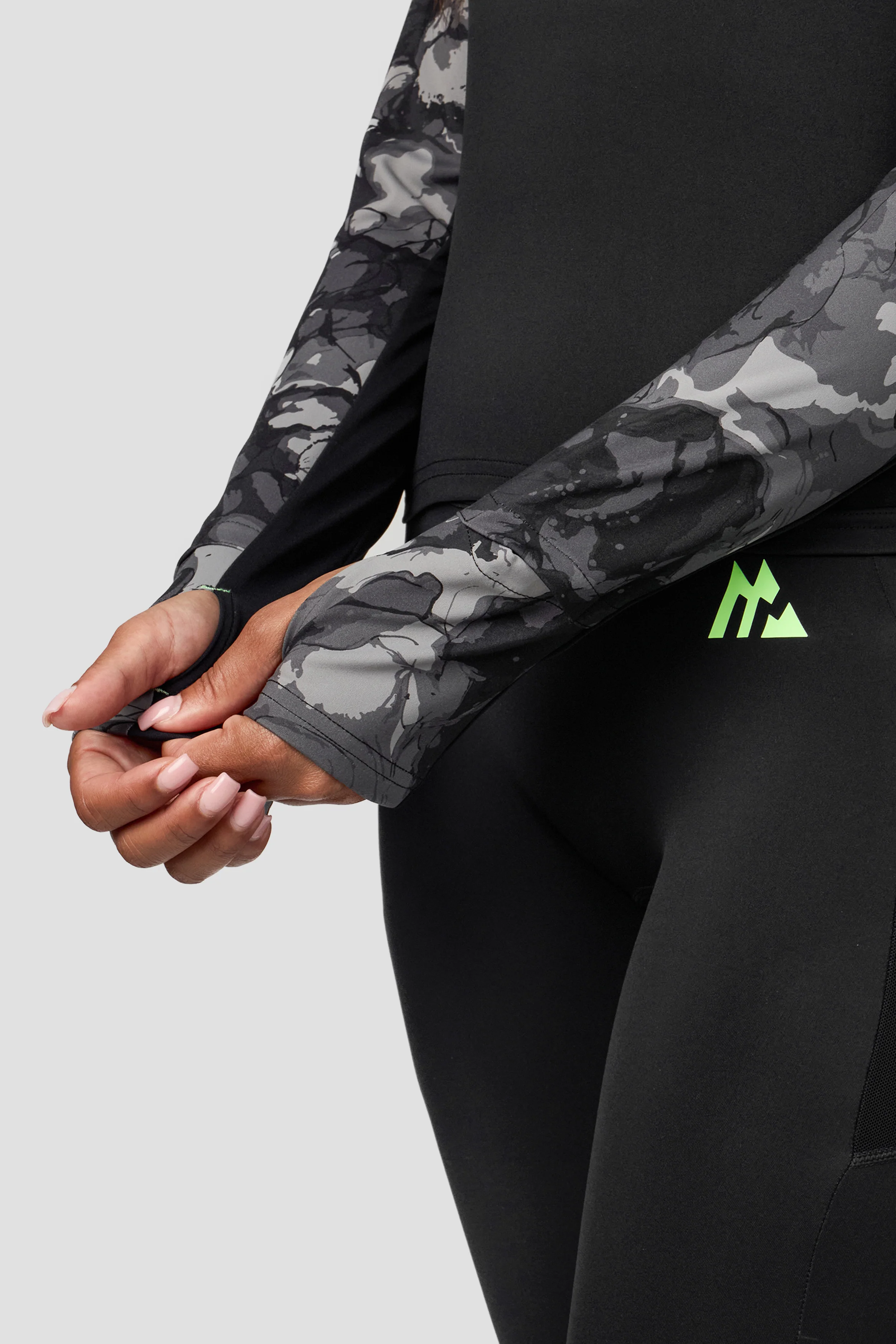 Fusion Print 1/4 Zip - Black/Winter Sky - Image 7